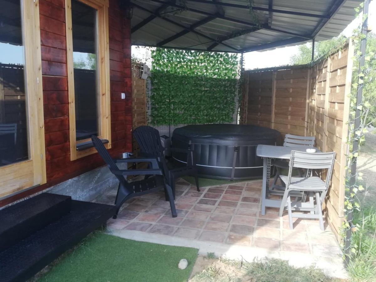 Charmant Chalet Pour 2 Personnes Spa Prive Massillargues-Attuech Bagian luar foto